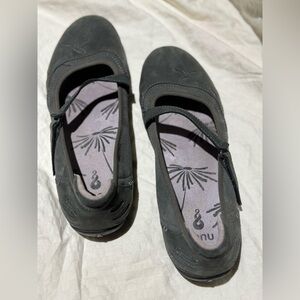 Grey Ahnu Mary Jane Flats size 10 EUC